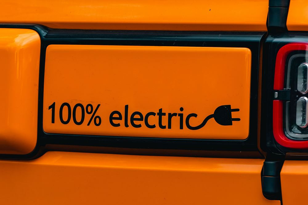 Le Royaume-Uni instaure une taxe kilométrique sur les véhicules électriques