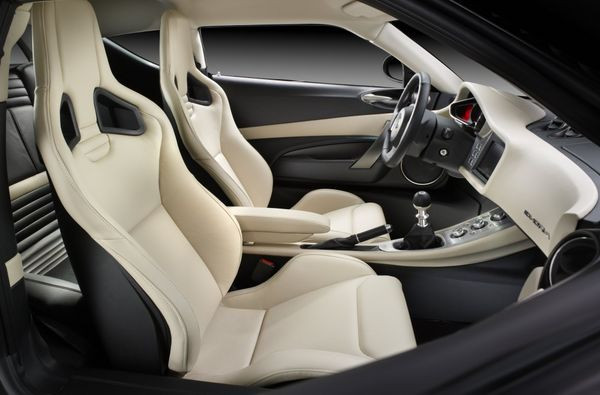 Lotus présente la nouvelle Evora