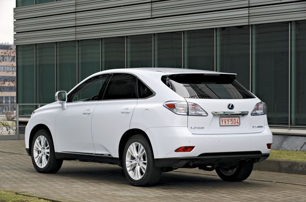 Première Européenne pour le nouveau Lexus RX450h