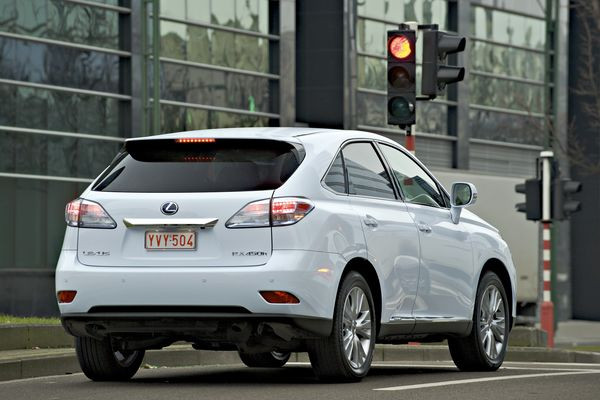 Première Européenne pour le nouveau Lexus RX450h