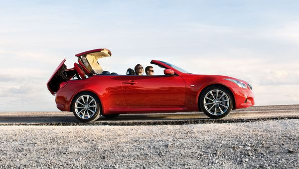 Infiniti présente le G37 Cabriolet à Genève