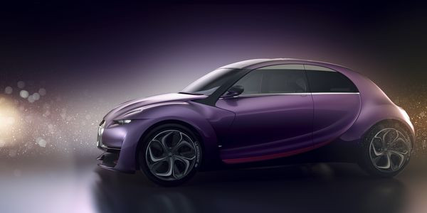 La voiture hybride accélère à Francfort