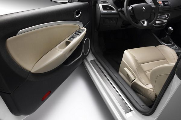 Renault dévoile son nouveau coupé cabriolet