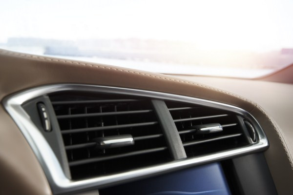 Le nouveau coupé quatre portes surélevé de Citroën dévoilé à Paris