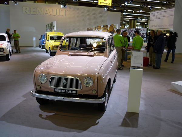 Renault célèbre les 50 ans de la 4L à Rétromobile
