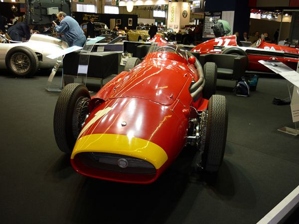 Le salon Rétromobile rend hommage à Juan Manuel Fangio et à ses bolides