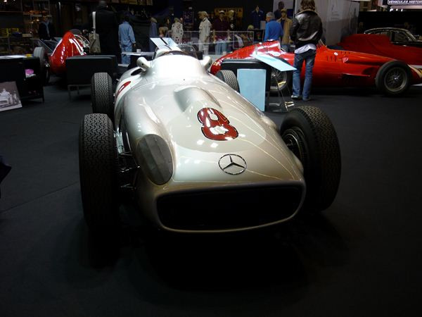 Le salon Rétromobile rend hommage à Juan Manuel Fangio et à ses bolides