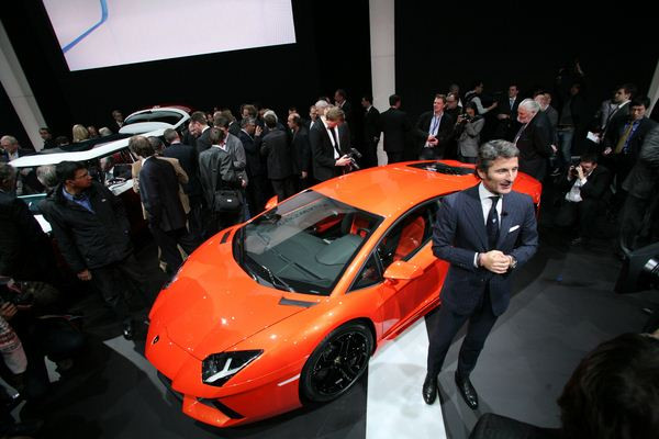 Lamborghini dévoile la nouvelle Aventador LP 700-4 à Genève