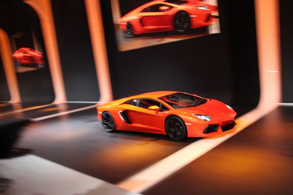 Lamborghini dévoile la nouvelle Aventador LP 700-4 à Genève