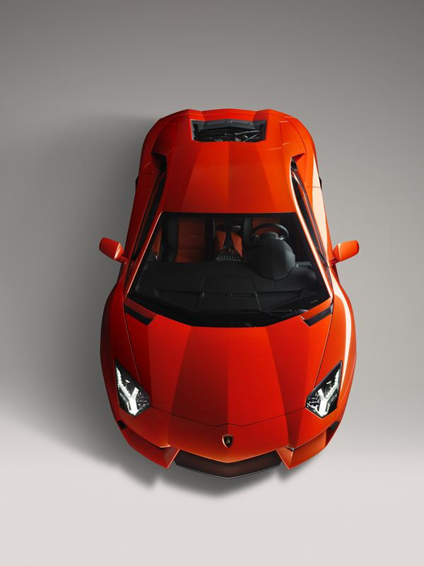 Lamborghini dévoile la nouvelle Aventador LP 700-4 à Genève