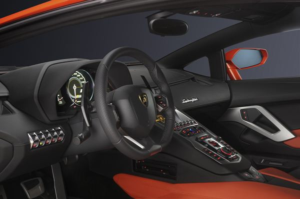 Lamborghini dévoile la nouvelle Aventador LP 700-4 à Genève