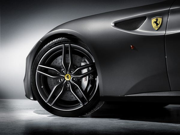 La nouvelle Ferrari Four se dévoile au salon de Genève