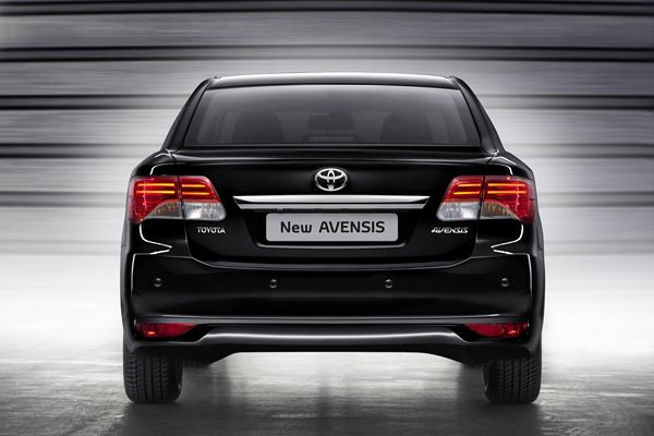 La Toyota Avensis s'offre un léger restyling