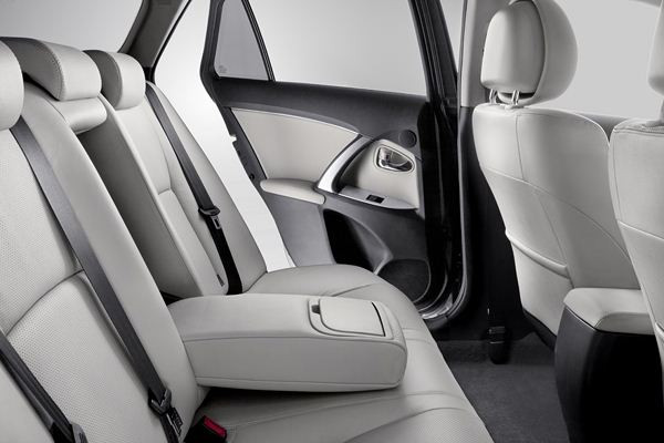 La Toyota Avensis s'offre un léger restyling