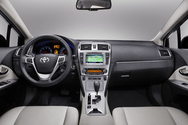 La Toyota Avensis s'offre un léger restyling