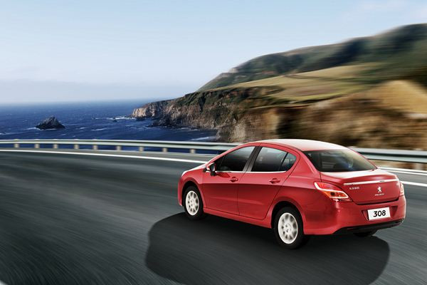 Une déclinaison tricorps de la Peugeot 308 en Chine