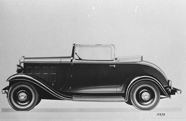Citroën célèbre les 80 ans de la Rosalie à Rétromobile