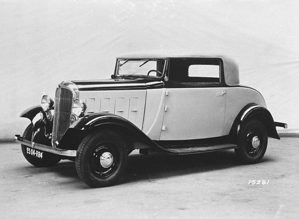 Citroën célèbre les 80 ans de la Rosalie à Rétromobile