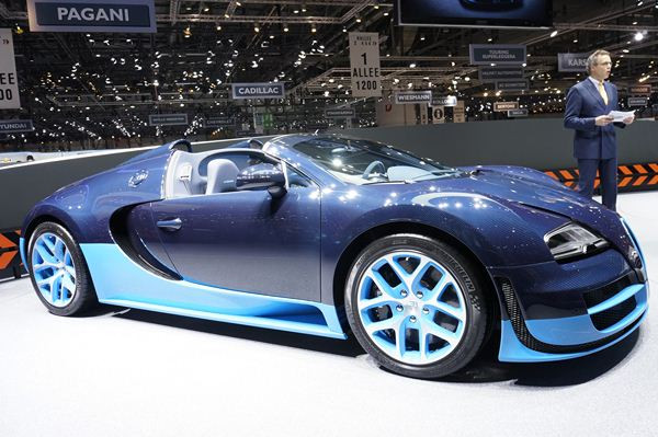 La Bugatti Veyron Grand Sport Vitesse affiche une vitesse de pointe de 410 km/h