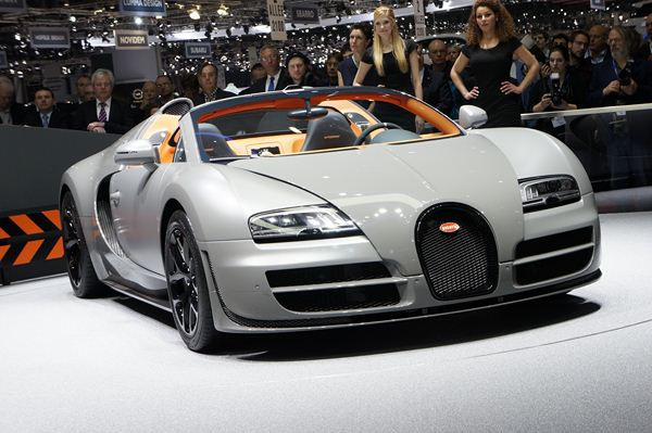 La Bugatti Veyron Grand Sport Vitesse affiche une vitesse de pointe de 410 km/h