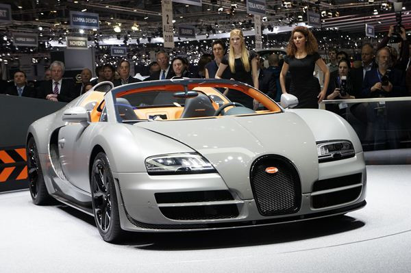 La Bugatti Veyron Grand Sport Vitesse affiche une vitesse de pointe de 410 km/h