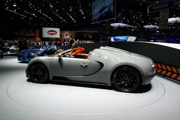 La Bugatti Veyron Grand Sport Vitesse affiche une vitesse de pointe de 410 km/h