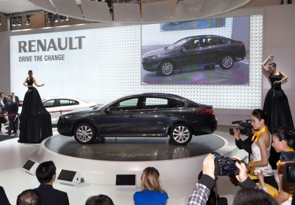 Renault dévoile en première mondiale la Talisman à Pékin