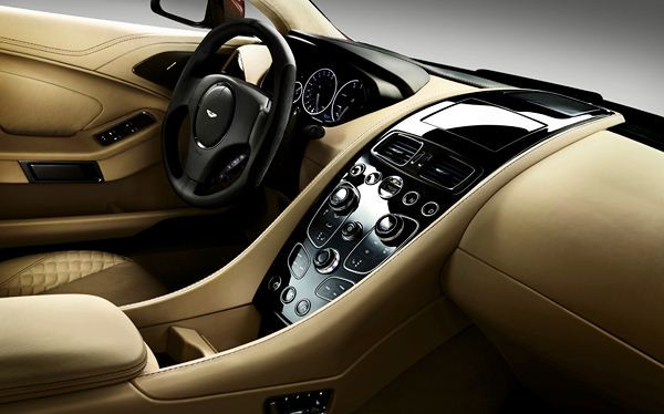 Aston Martin dévoile la nouvelle Vanquish