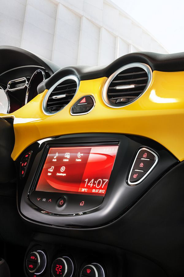 Opel dévoile une nouvelle petite citadine branchée à la ligne affirmée