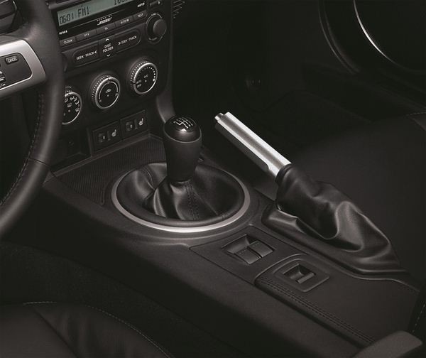 Le roadster sportif Mazda MX-5 s'offre un restyling