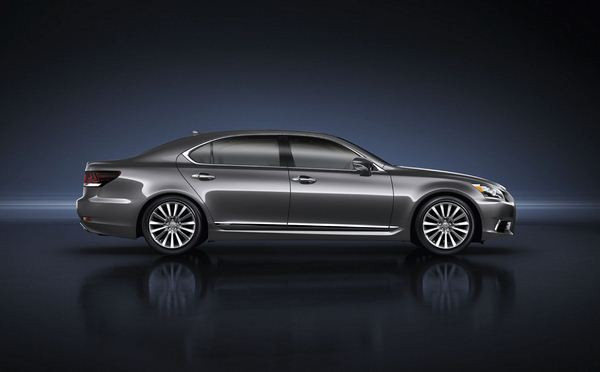 La berline de prestige Lexus LS affiche une orientation stylistique extérieure plus affirmée