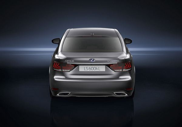La berline de prestige Lexus LS affiche une orientation stylistique extérieure plus affirmée