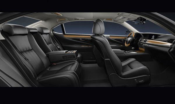 La berline de prestige Lexus LS affiche une orientation stylistique extérieure plus affirmée
