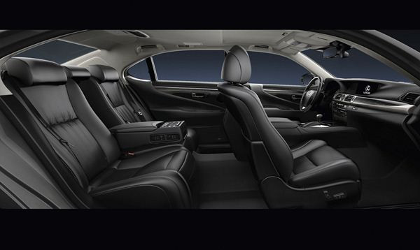 La berline de prestige Lexus LS affiche une orientation stylistique extérieure plus affirmée
