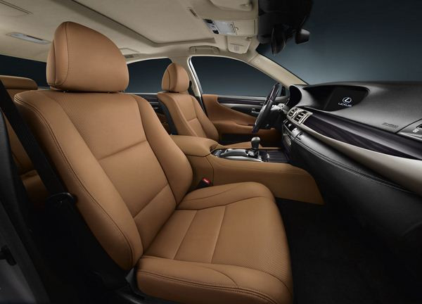 La berline de prestige Lexus LS affiche une orientation stylistique extérieure plus affirmée