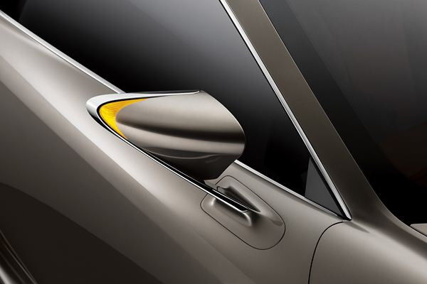 La berline de prestige Lexus LS affiche une orientation stylistique extérieure plus affirmée