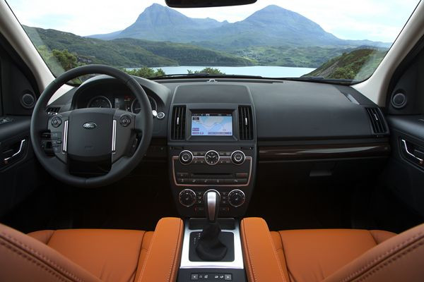 Le nouveau Land Rover Freelander se dévoile au salon de Moscou