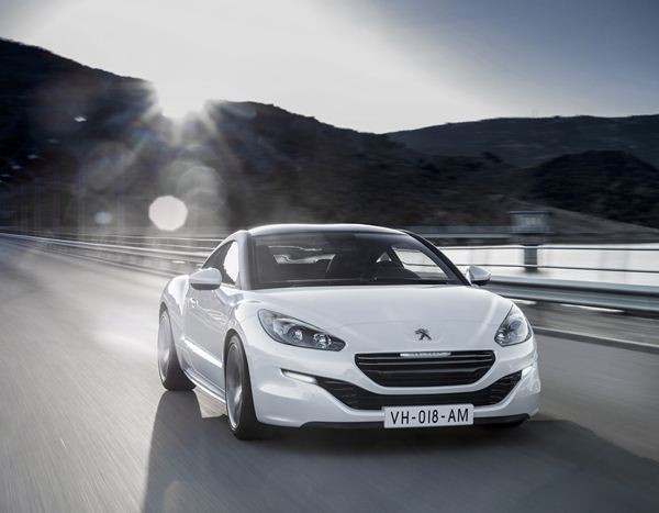Le coupé sportif Peugeot RCZ adopte une nouvelle identité distinctive