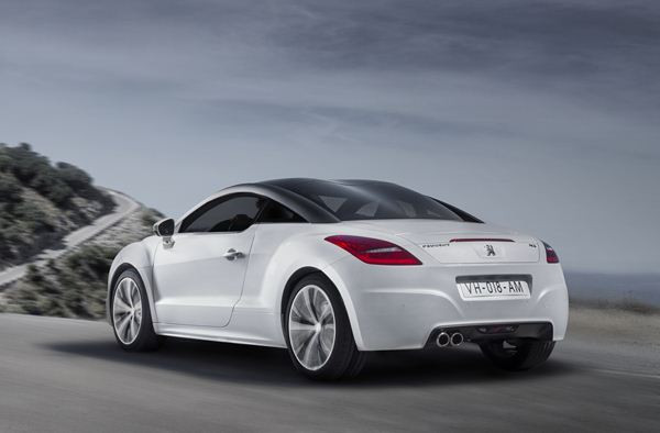Le coupé sportif Peugeot RCZ adopte une nouvelle identité distinctive