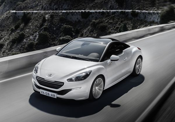 Le coupé sportif Peugeot RCZ adopte une nouvelle identité distinctive