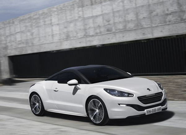 Le coupé sportif Peugeot RCZ adopte une nouvelle identité distinctive