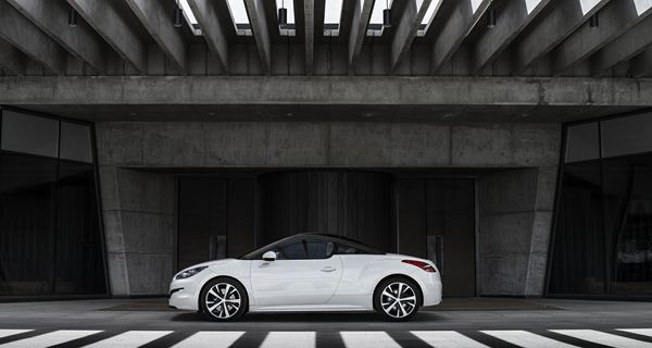 Le coupé sportif Peugeot RCZ adopte une nouvelle identité distinctive
