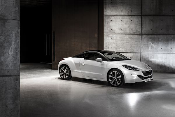 Le coupé sportif Peugeot RCZ adopte une nouvelle identité distinctive