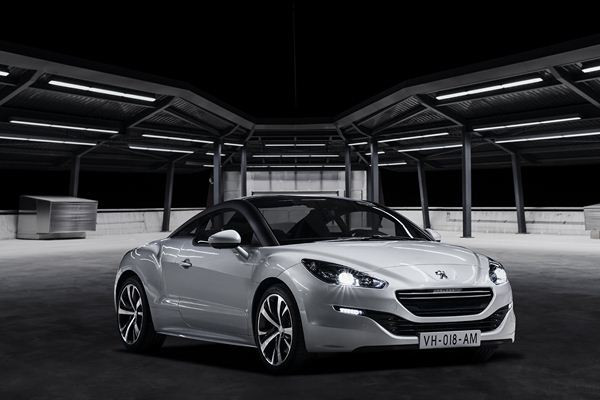 Le coupé sportif Peugeot RCZ adopte une nouvelle identité distinctive
