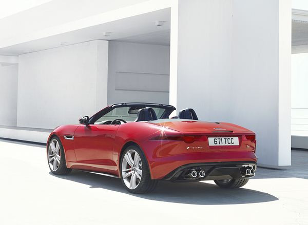 Le cabriolet sportif deux places Jaguar F-Type se dévoile à Paris