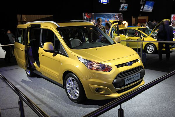 Ford présente le nouveau ludospace familial Ford Tourneo Connect au Mondial de Paris