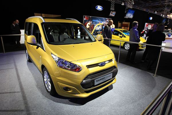 Ford présente le nouveau ludospace familial Ford Tourneo Connect au Mondial de Paris