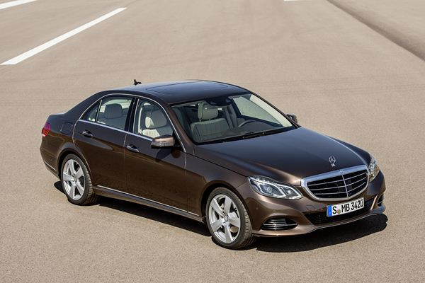 La Mercedes Classe E s'offre un design plus affirmé et des moteurs plus efficients