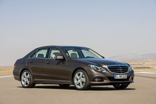 La Mercedes Classe E s'offre un design plus affirmé et des moteurs plus efficients
