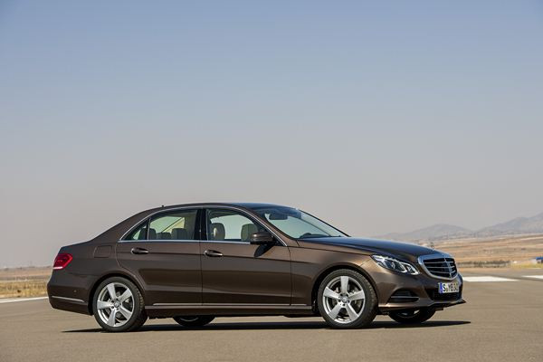 La Mercedes Classe E s'offre un design plus affirmé et des moteurs plus efficients